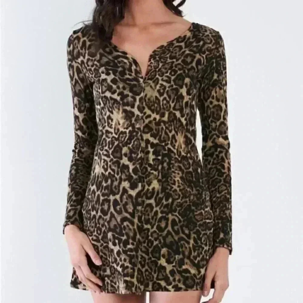 Leopard print button down long sleeved top - Picture 4 of 4